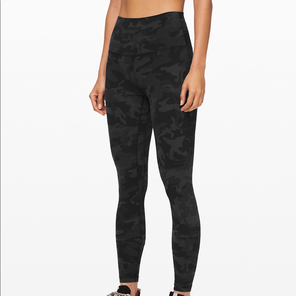 Bnwot lululemon incognito camo aligns sz 6